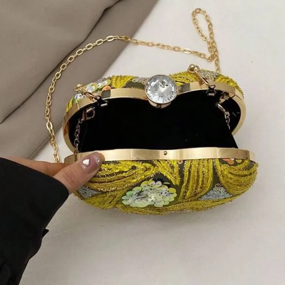 💐 Embellished Evening Bag 💐 - Picture 5 of 7